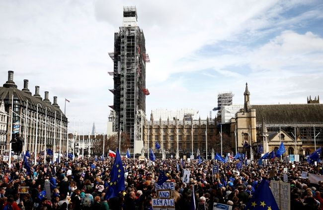 Londra'da halk sokaklarda referandum istiyor! 2