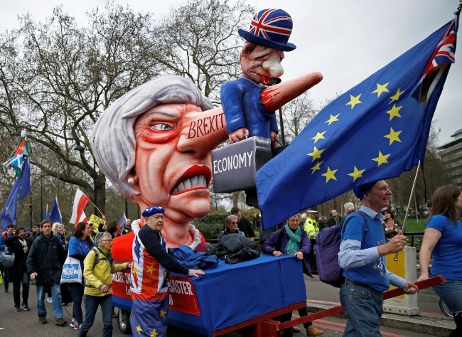 Londra'da halk sokaklarda referandum istiyor! 9