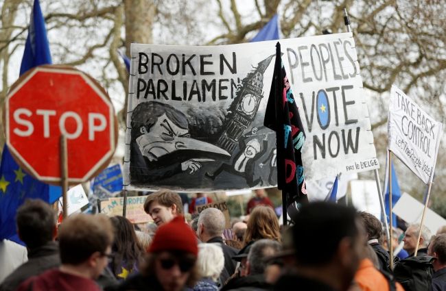 Londra'da halk sokaklarda referandum istiyor! 6