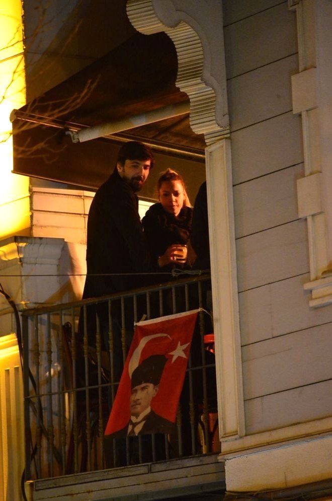 Beşiktaşlı futbolcunun balkon romantizmi! 4