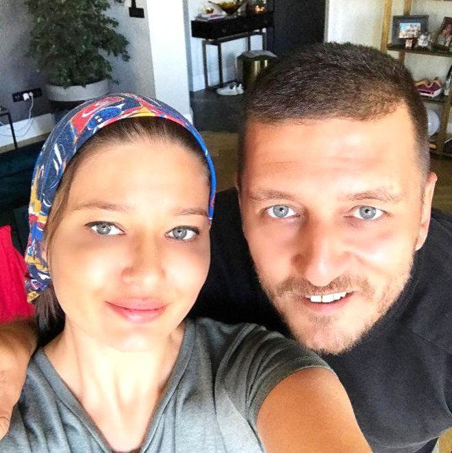 Kıvanç Tatlıtuğ'un kardeşi güzelliğiyle büyüledi! 6
