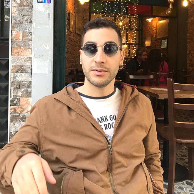Kıvanç Tatlıtuğ'un kardeşi güzelliğiyle büyüledi! 11