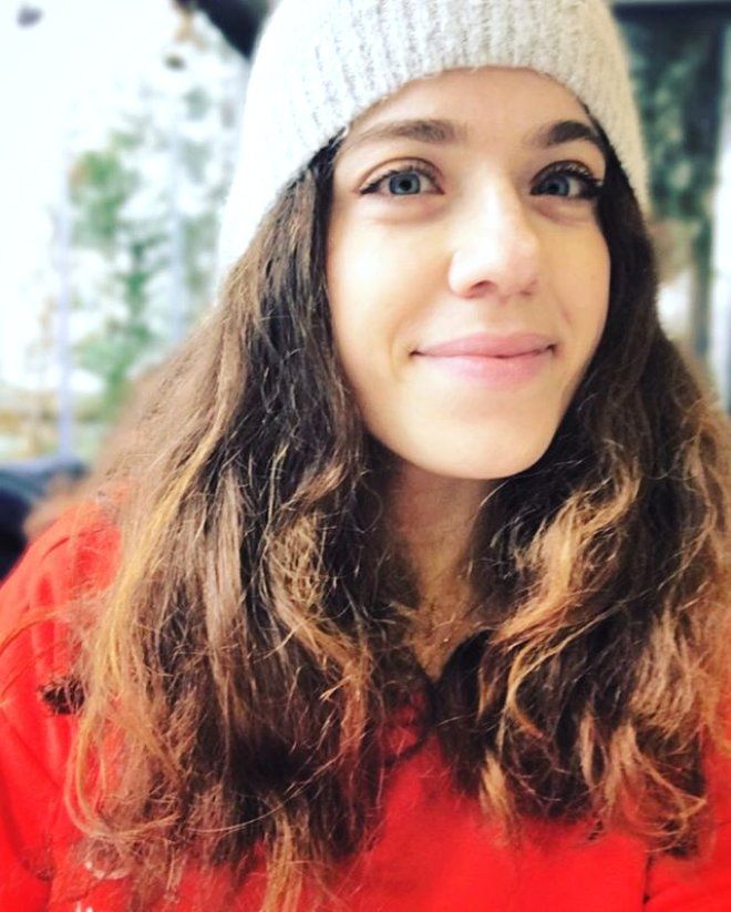 Kıvanç Tatlıtuğ'un kardeşi güzelliğiyle büyüledi! 4
