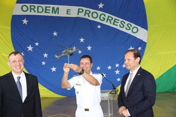 Brezilya'da Atak helikopteriyle gösteri uçuşu yapıldı 1