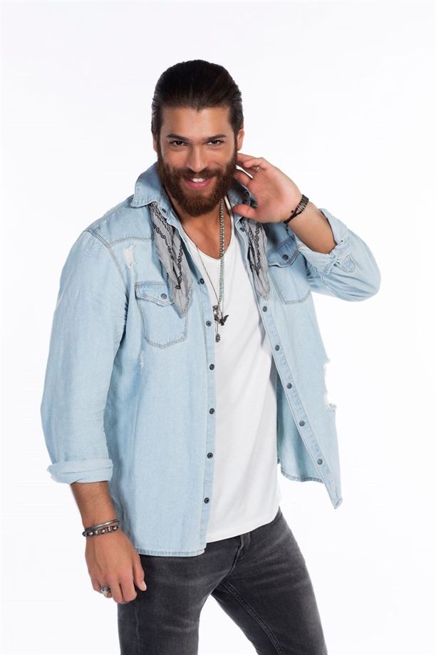 Can Yaman rol arkadaşını hastanelik etti! 4