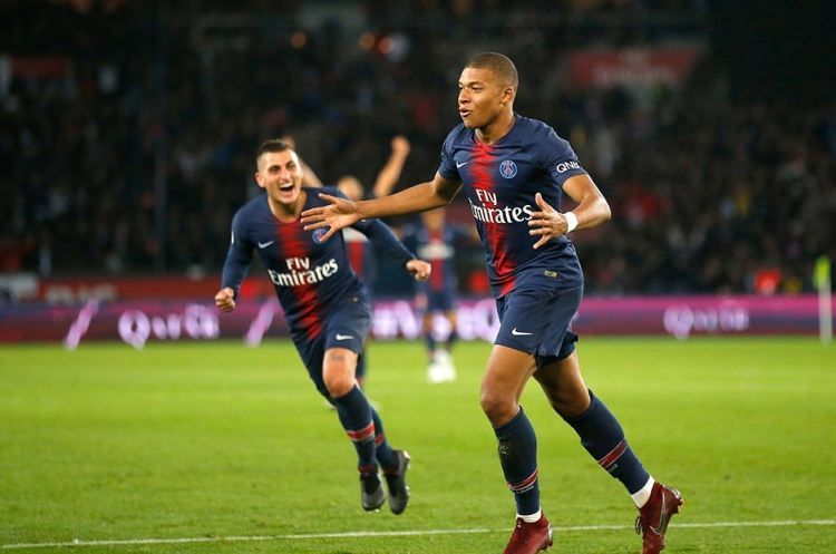 Dünyanın en çok kazanan futbolcuları! 8