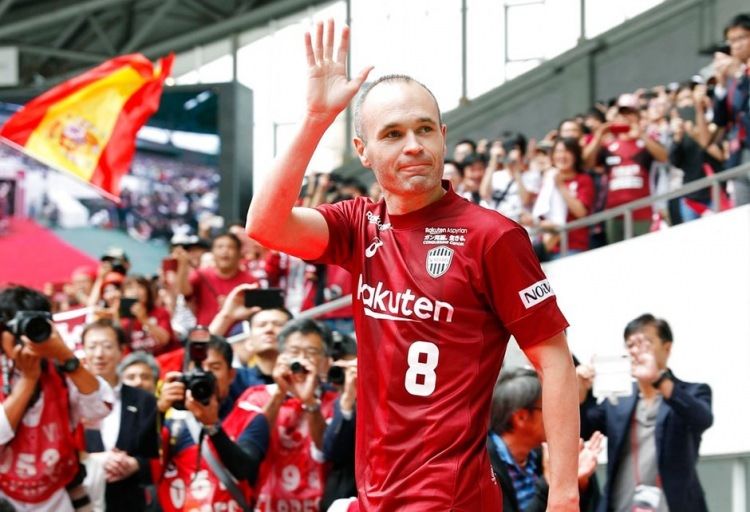 Dünyanın en çok kazanan futbolcuları! 16