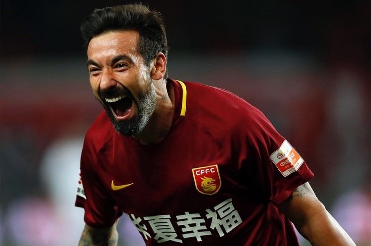Dünyanın en çok kazanan futbolcuları! 13
