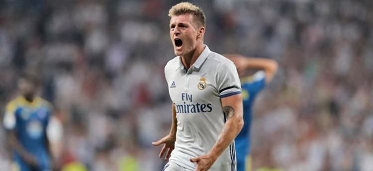Dünyanın en çok kazanan futbolcuları! 10