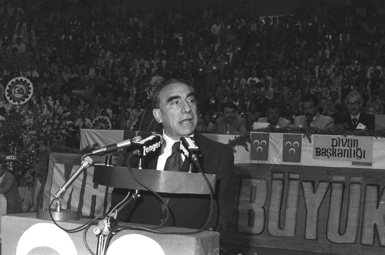 Fotoğraflarla ülkücü hareketin lideri Alparslan Türkeş... 8