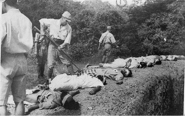 Amerikalı pilotun uzuvlarını kızartıp yediler! 5