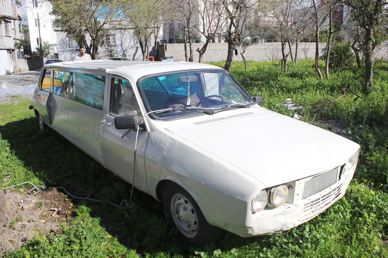 Düğünü için 1978 model aracı limuzine dönüştürdü! 3