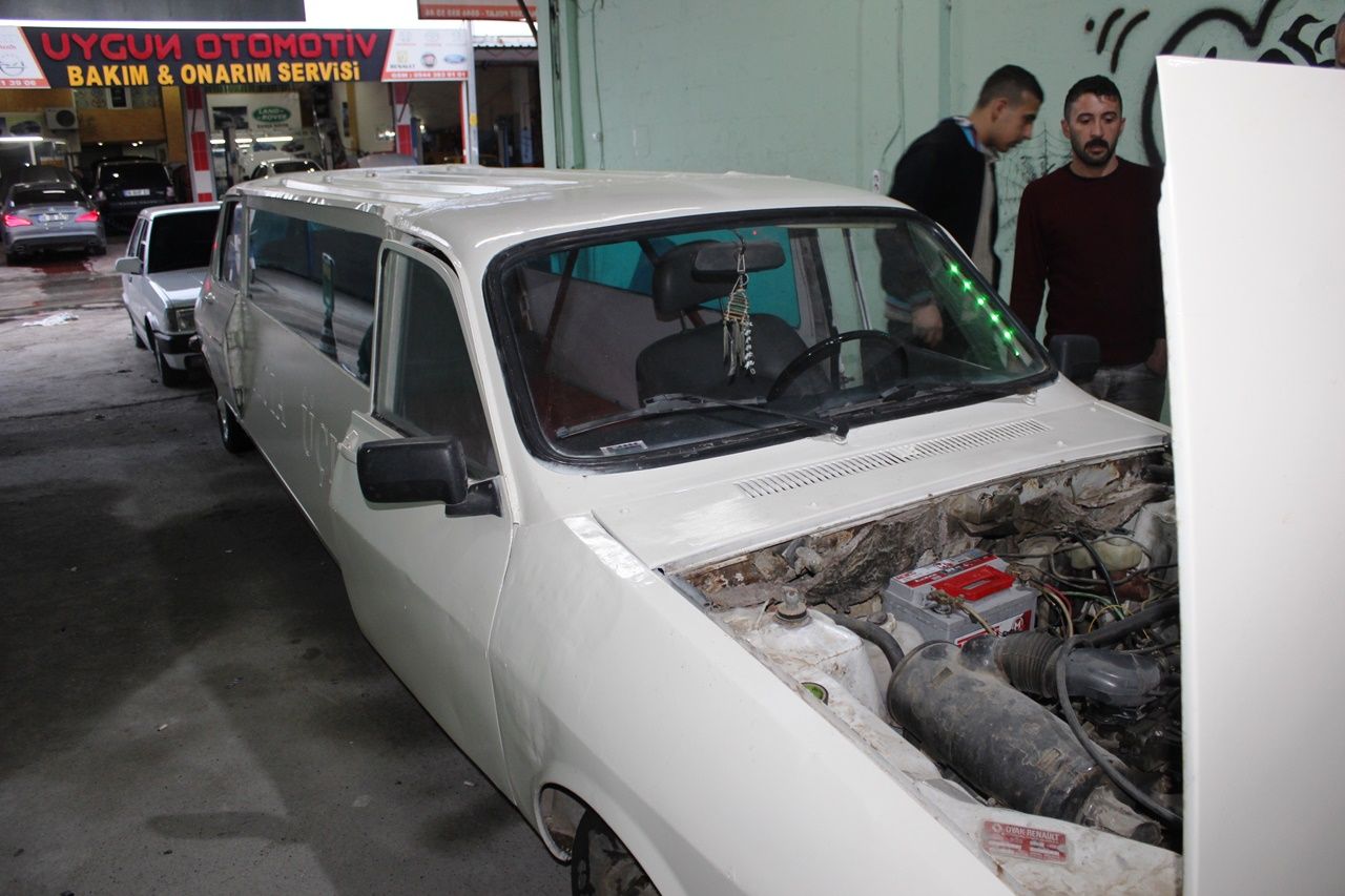 Düğünü için 1978 model aracı limuzine dönüştürdü! 7