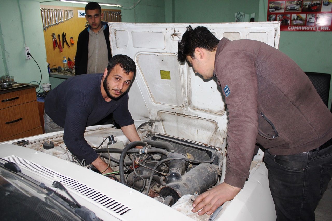 Düğünü için 1978 model aracı limuzine dönüştürdü! 8