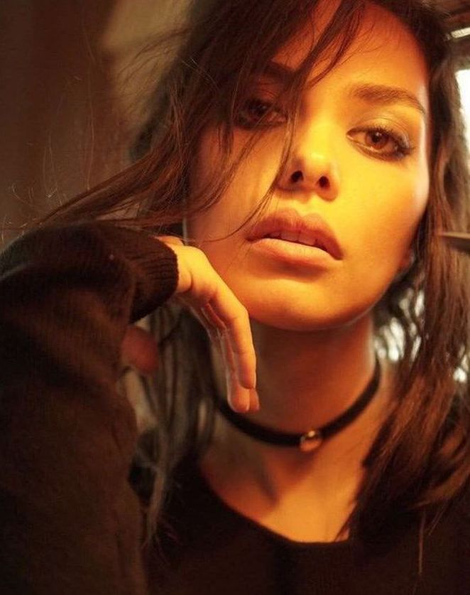 Hazal Filiz Küçükköse'nin yalnızlığı kısa sürdü! 6