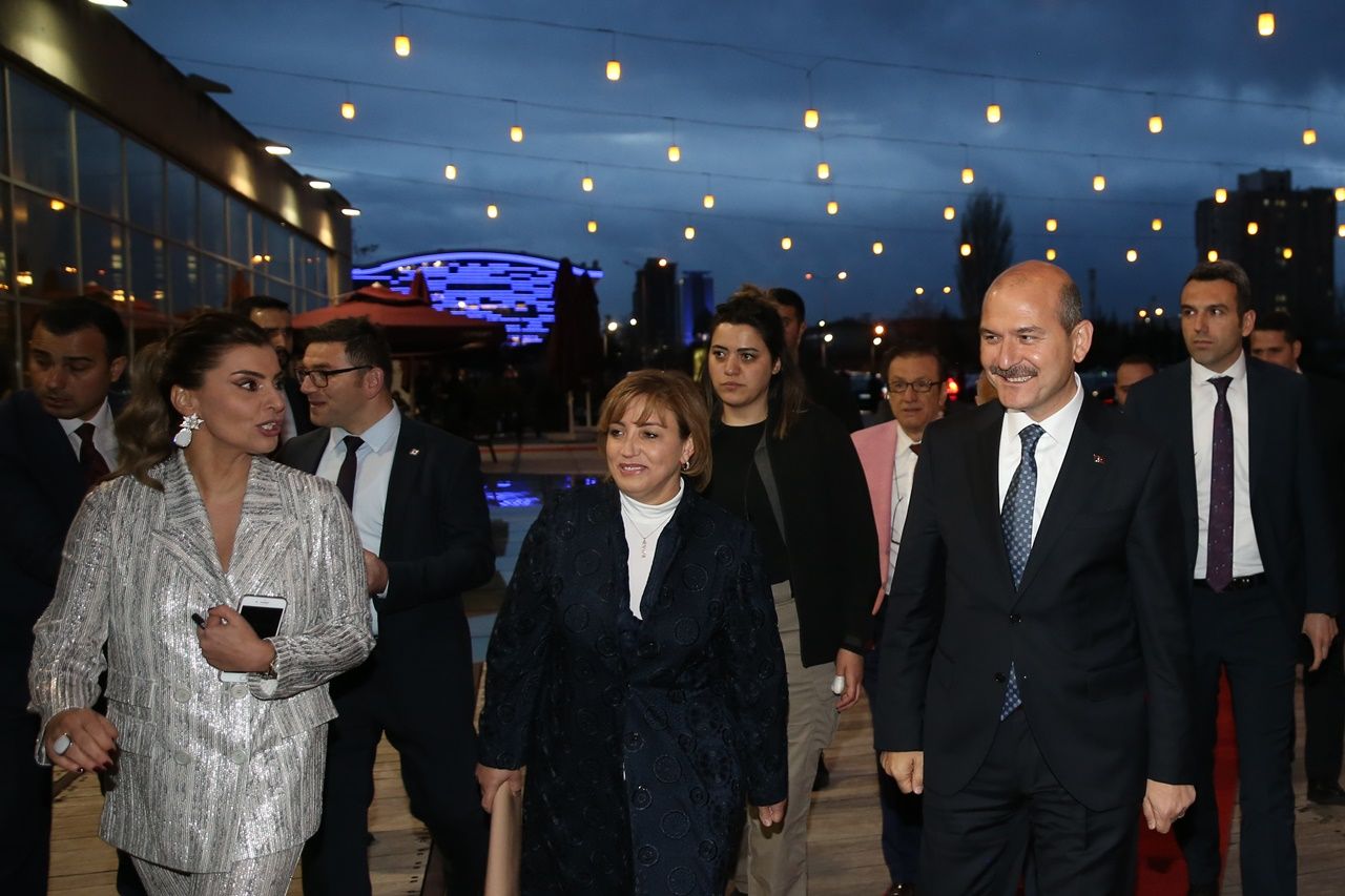 Hande Fırat'ın sergisine büyük ilgi... 1