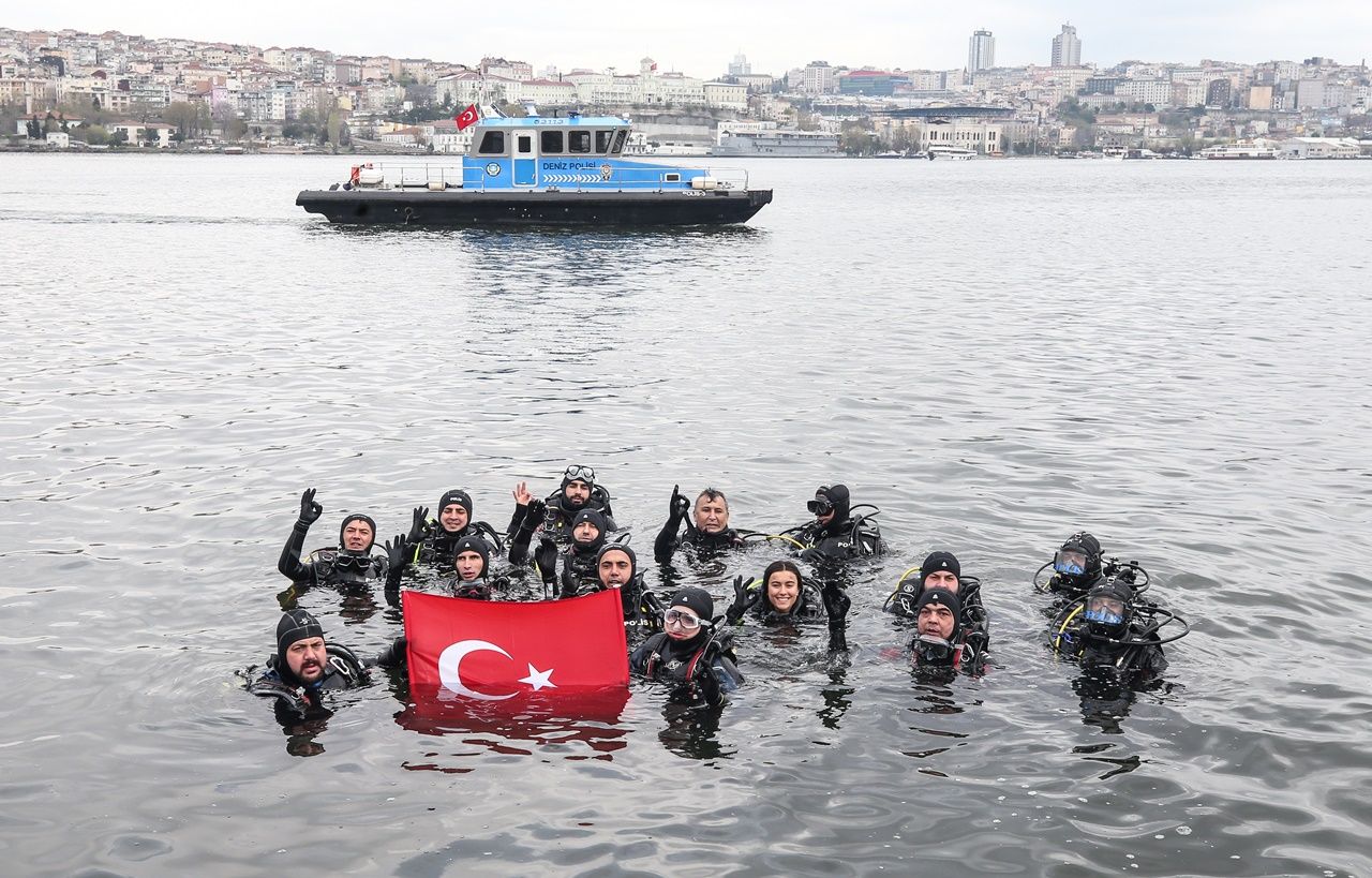Engelliler kurbağa adamlarla Haliç'e daldı... 7