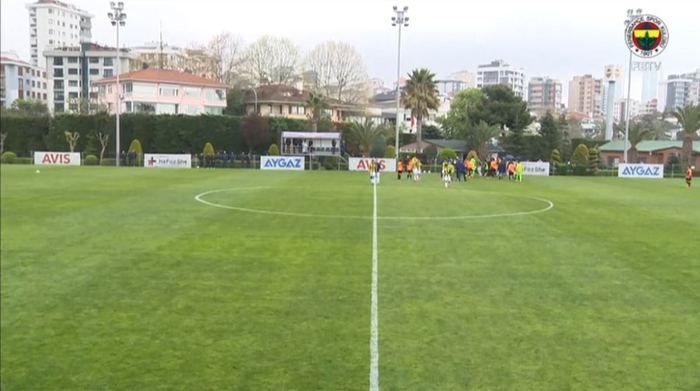 Günün ilk derbisinde saha karıştı! 4