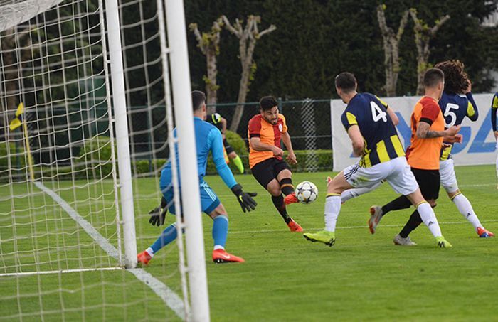 Günün ilk derbisinde saha karıştı! 8