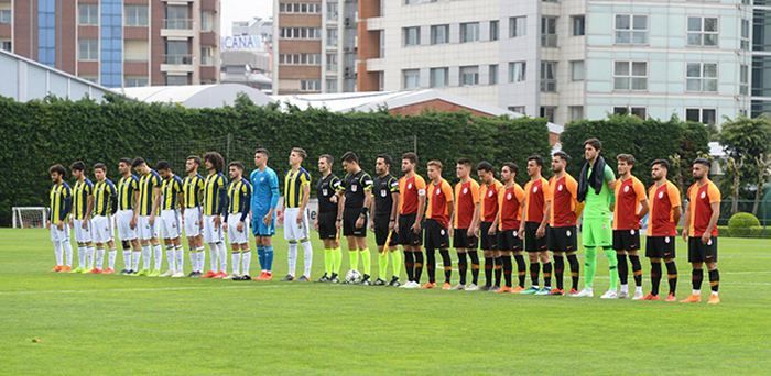 Günün ilk derbisinde saha karıştı! 1