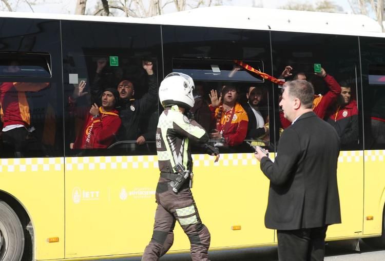 Galatasaraylı taraftarlar 'Fener Ol' kampanyasıyla böyle dalga geçti! 2