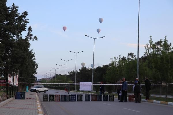 "Burası bizim" deyip karayolunu trafiğe kapattılar 5