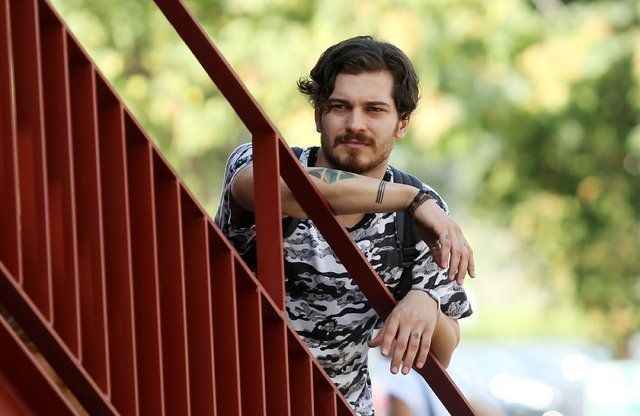 Çağatay Ulusoy aşkına sahip çıktı! 9