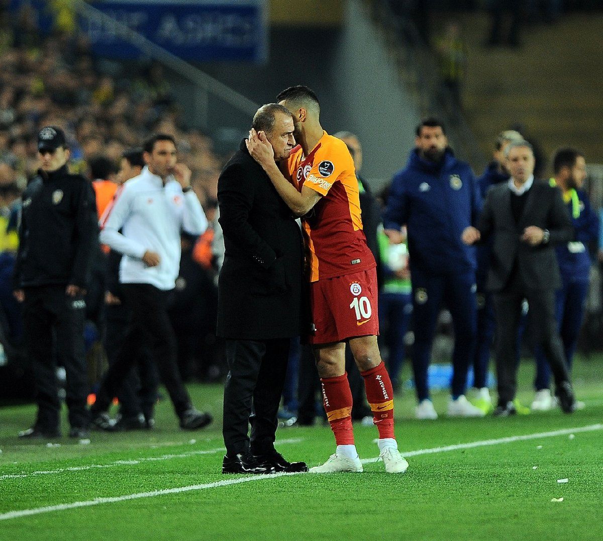 "Söyleyince Ersun Yanal'a kafayı takmış oluyorsun" 8