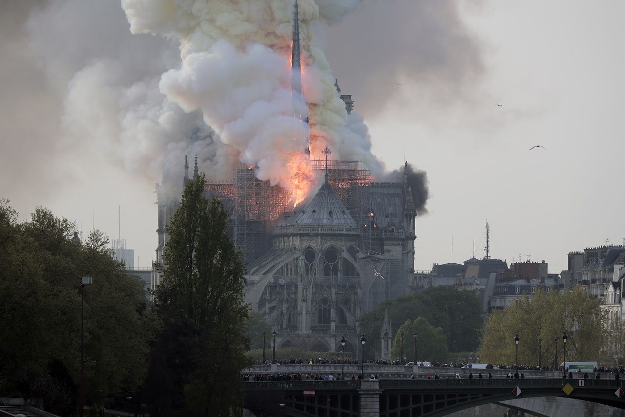 850 yıllık Notre Dame'de büyük yangın... 1