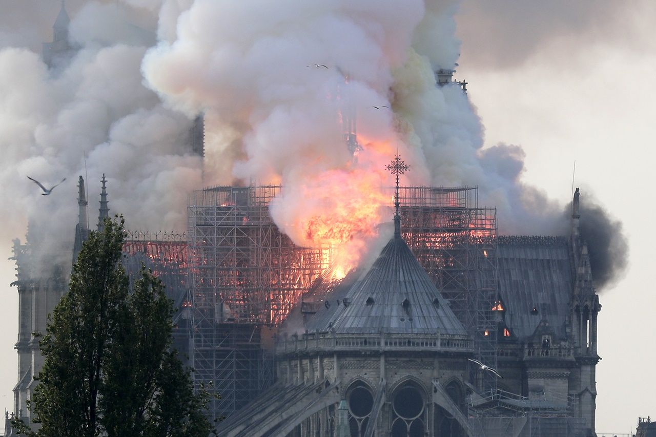 850 yıllık Notre Dame'de büyük yangın... 3