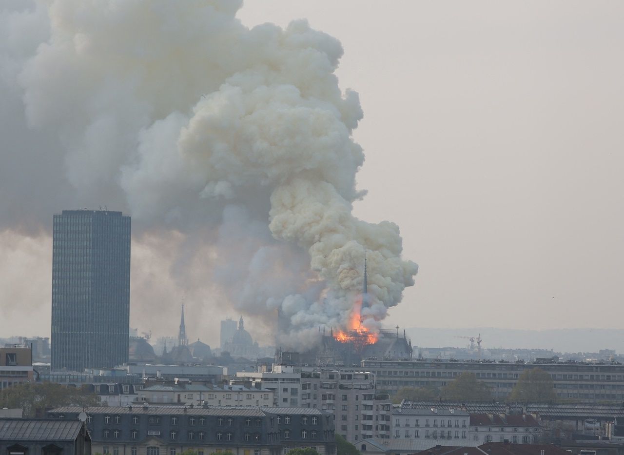 850 yıllık Notre Dame'de büyük yangın... 4