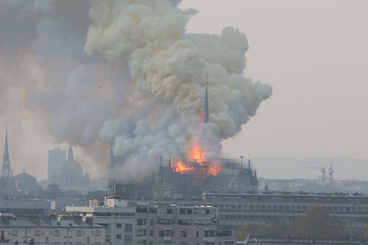 850 yıllık Notre Dame'de büyük yangın... 6