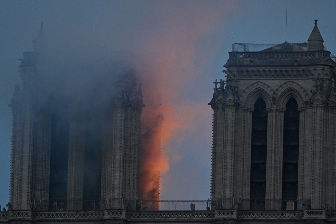 850 yıllık Notre Dame'de büyük yangın... 13