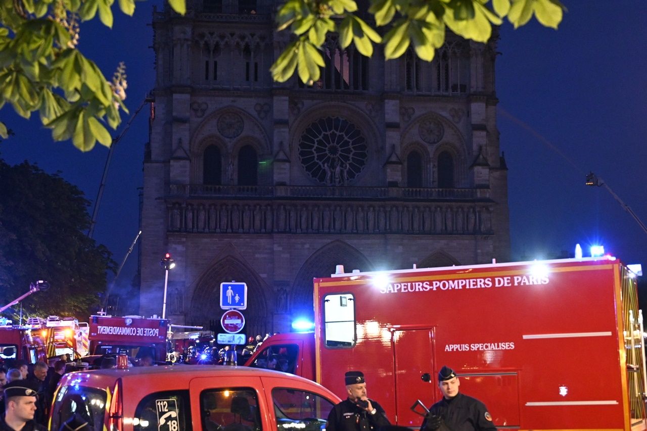 850 yıllık Notre Dame'de büyük yangın... 20