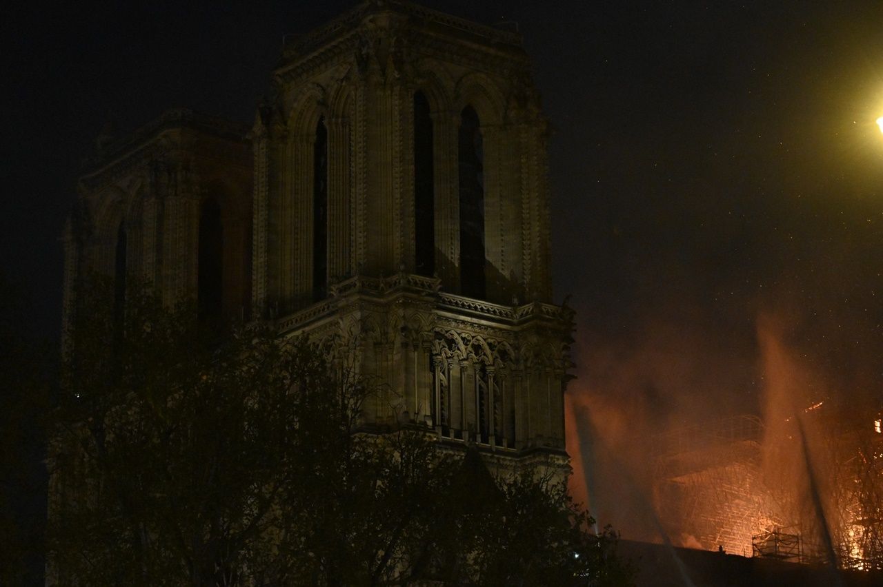 850 yıllık Notre Dame'de büyük yangın... 30