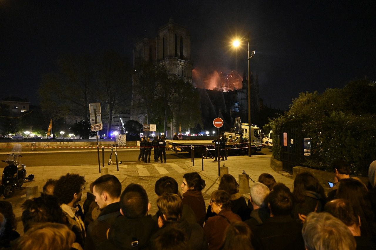 850 yıllık Notre Dame'de büyük yangın... 31