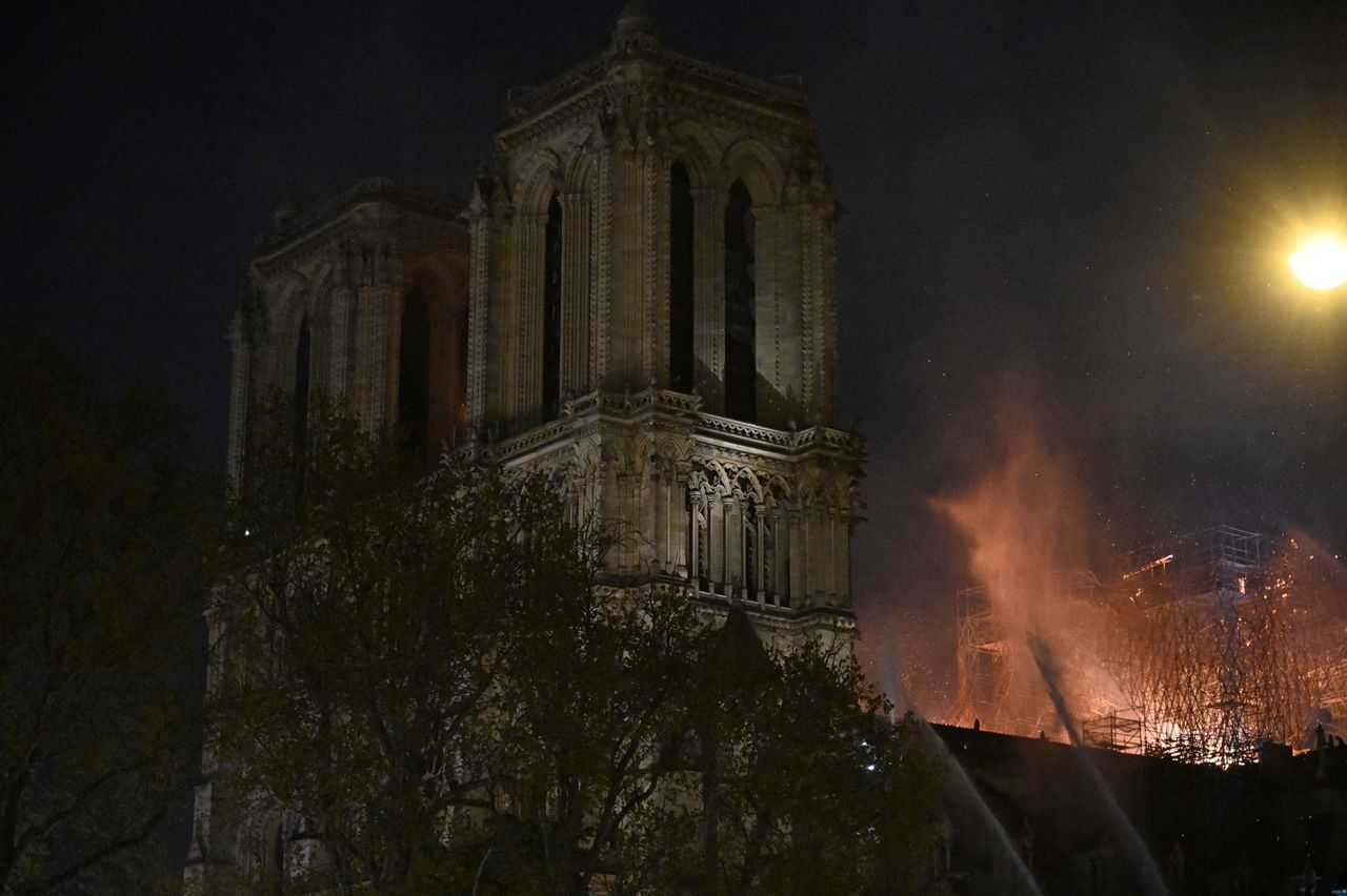 850 yıllık Notre Dame'de büyük yangın... 34