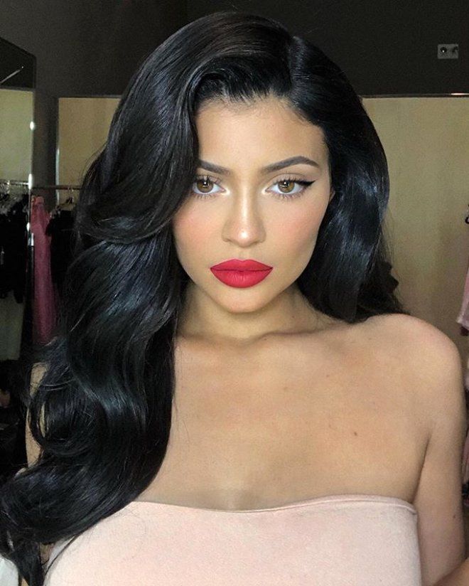 Kylie Jenner'ın yüzü tanınmaz halde! 10