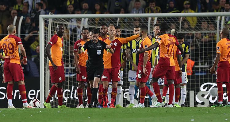 UEFA yetkilisi tartışmalı derbinin pozisyonlarını tek tek yorumladı! 17
