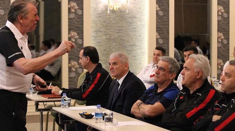 UEFA yetkilisi tartışmalı derbinin pozisyonlarını tek tek yorumladı! 21
