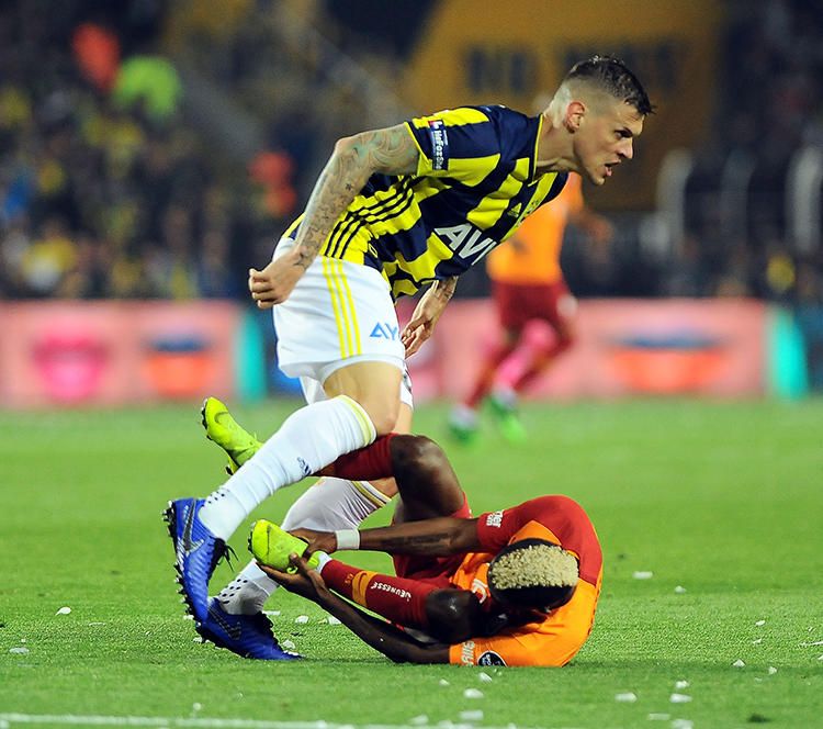 UEFA yetkilisi tartışmalı derbinin pozisyonlarını tek tek yorumladı! 9
