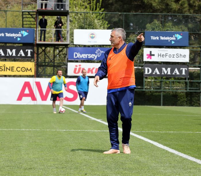 Fenerbahçe'nin eski yıldızları sahneye çıktı! 3