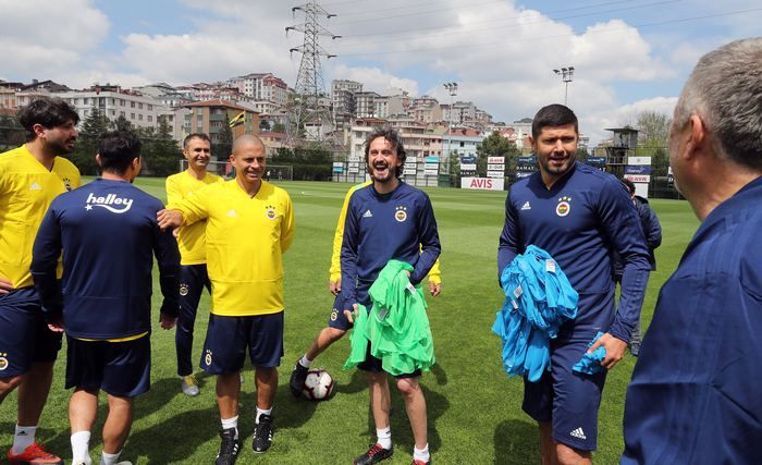 Fenerbahçe'nin eski yıldızları sahneye çıktı! 10