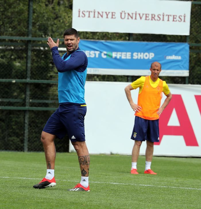 Fenerbahçe'nin eski yıldızları sahneye çıktı! 4