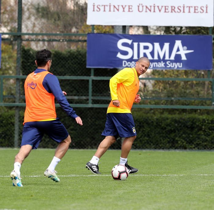 Fenerbahçe'nin eski yıldızları sahneye çıktı! 15