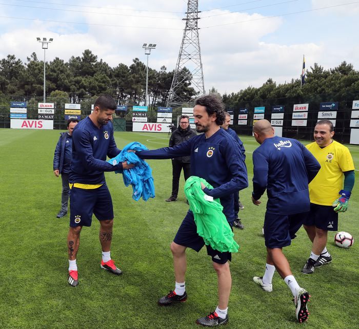 Fenerbahçe'nin eski yıldızları sahneye çıktı! 21
