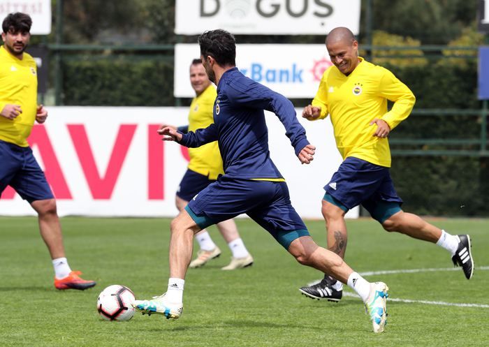 Fenerbahçe'nin eski yıldızları sahneye çıktı! 25