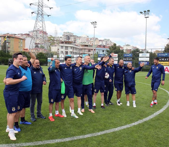 Fenerbahçe'nin eski yıldızları sahneye çıktı! 28