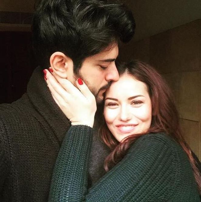 Özçivit çifti doğum için servet harcadı! 8