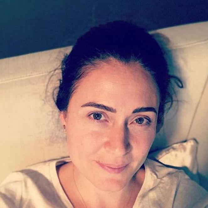 Ceyda Düvenci dün gece hastaneye kaldırıldı! 6